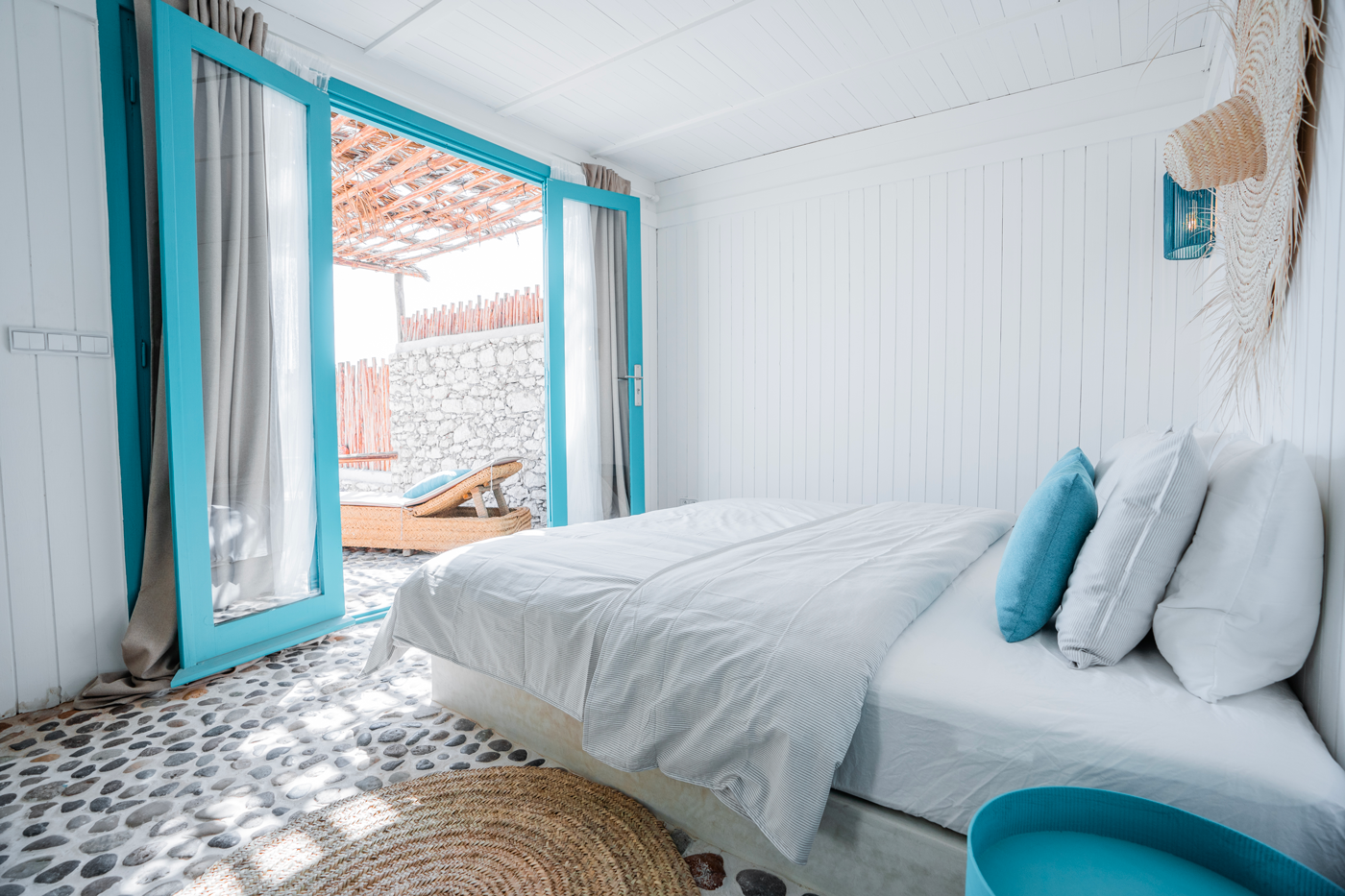 capsimbay-teal-cottage-room