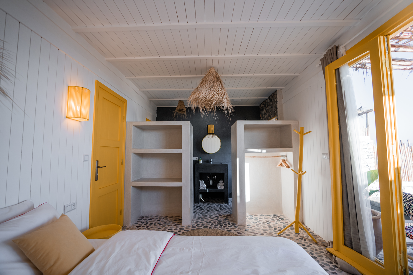 capsimbay-yellow-cottage-room-3